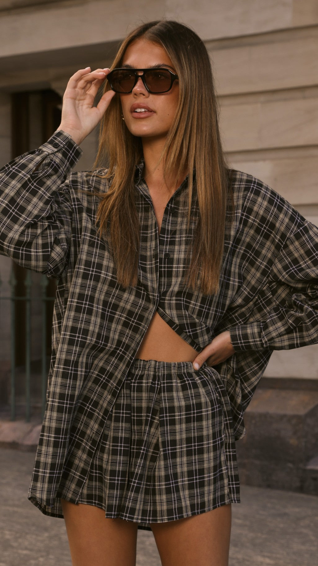 Arli Shorts - Black/Beige Plaid